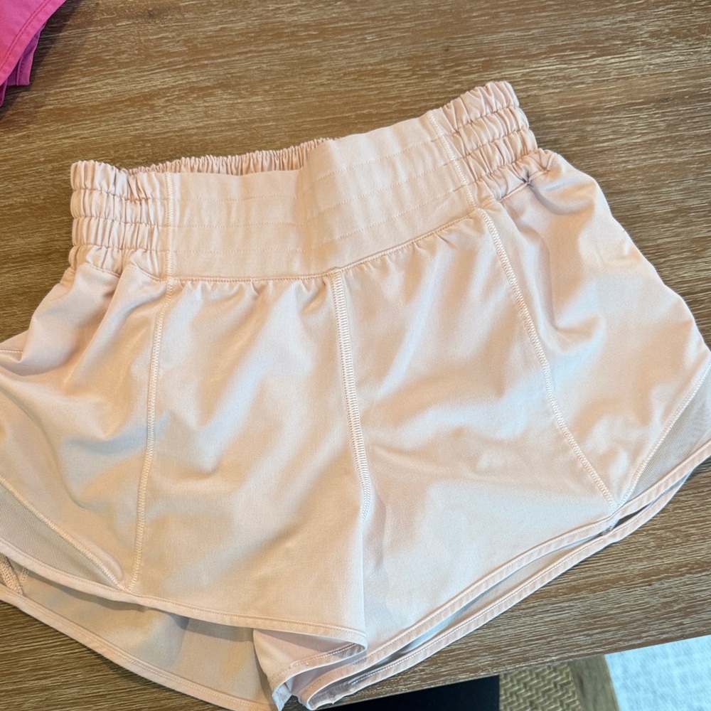 Lululemon Athletica Women's Hotty Hot 2.5
Light Pink Athletic Shorts